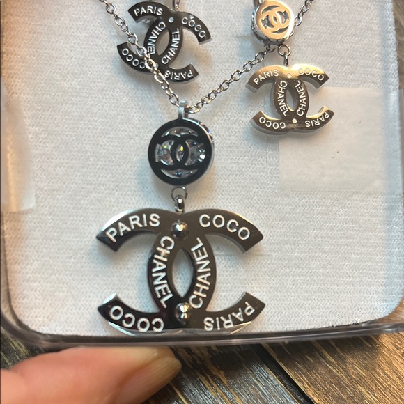 CHANEL Silver Necklace with Paris Coco Design - Picture 2 of 2